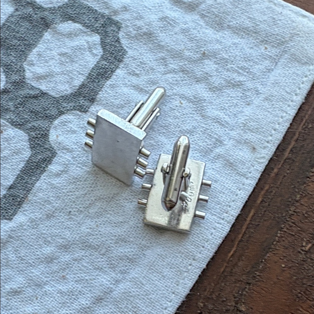 Modern Silver Rectangular Cufflinks - Picture 4 of 6